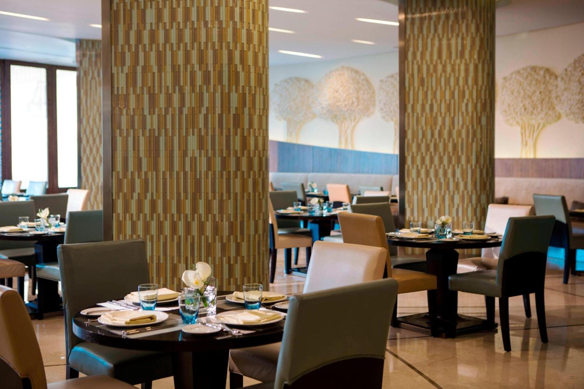 Renaissance Cairo Mirage City Hotel Eksteriør bilde The restaurant