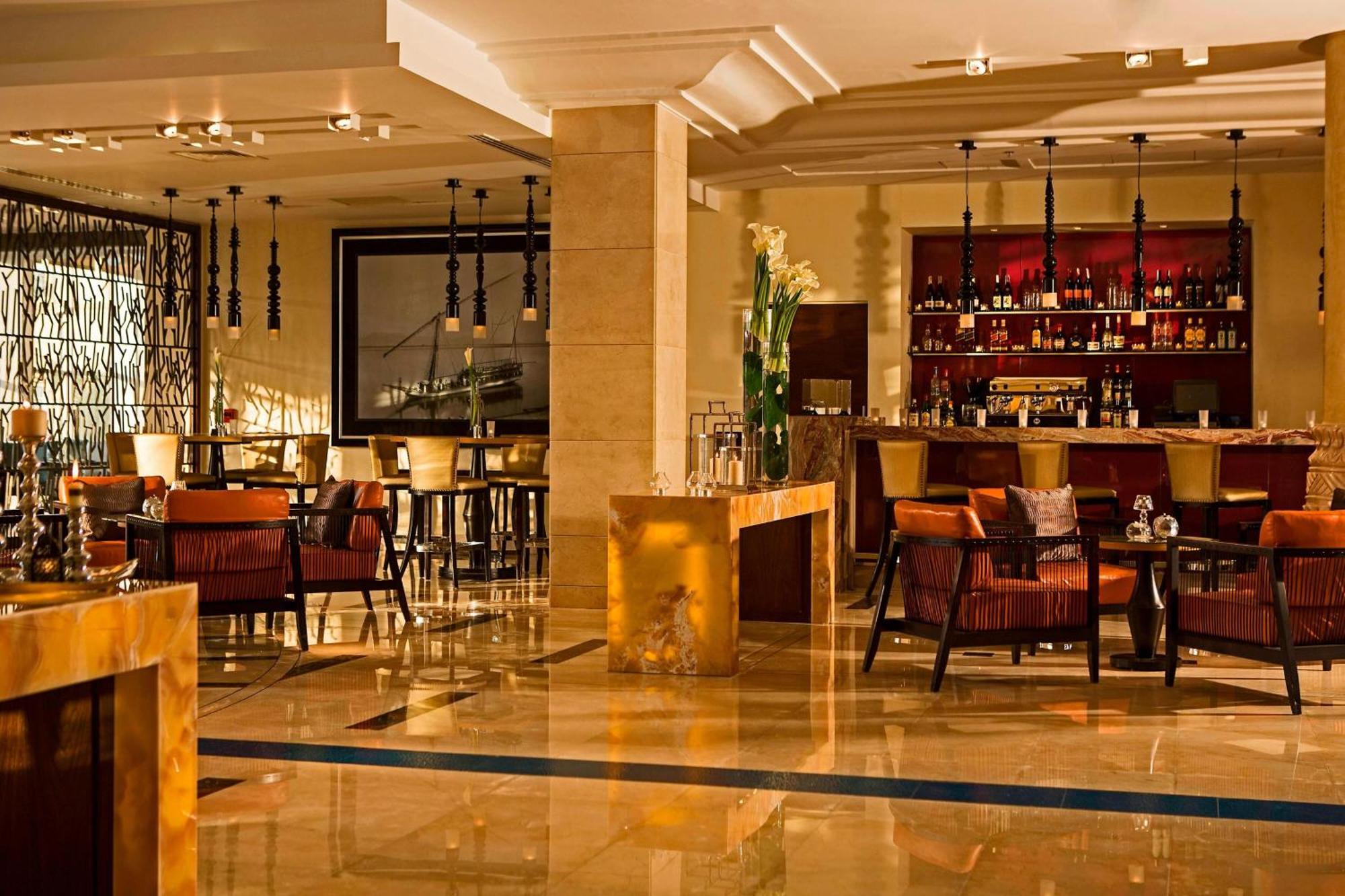 Renaissance Cairo Mirage City Hotel Eksteriør bilde The bar at the Four Seasons Hotel, Istanbul