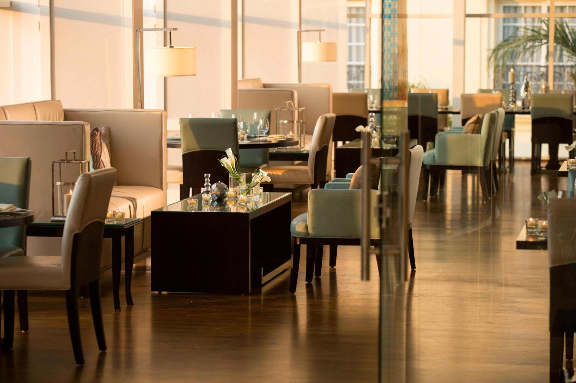 Renaissance Cairo Mirage City Hotel Eksteriør bilde The lounge at the airport