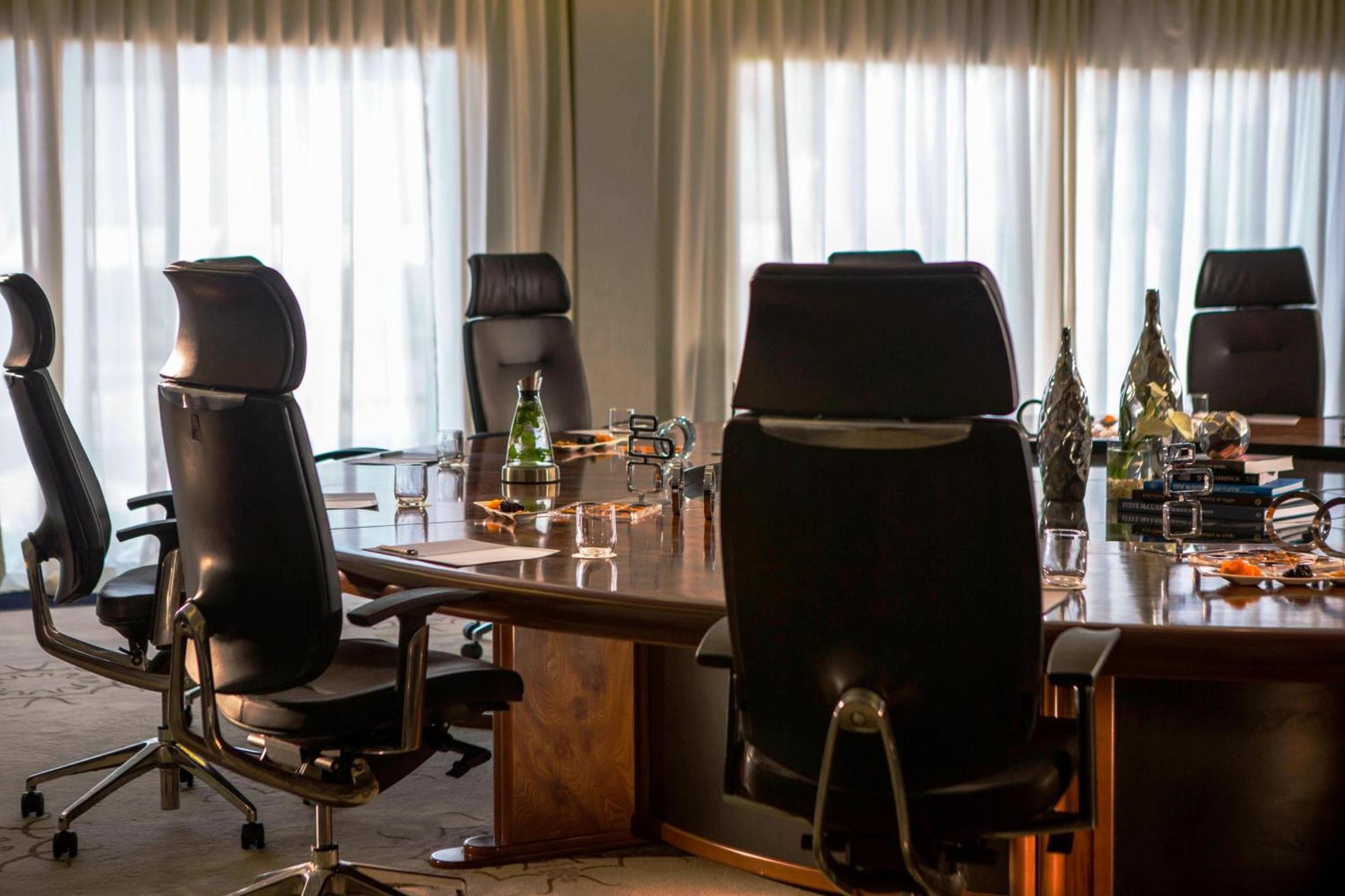 Renaissance Cairo Mirage City Hotel Eksteriør bilde The boardroom of the Airbus A380