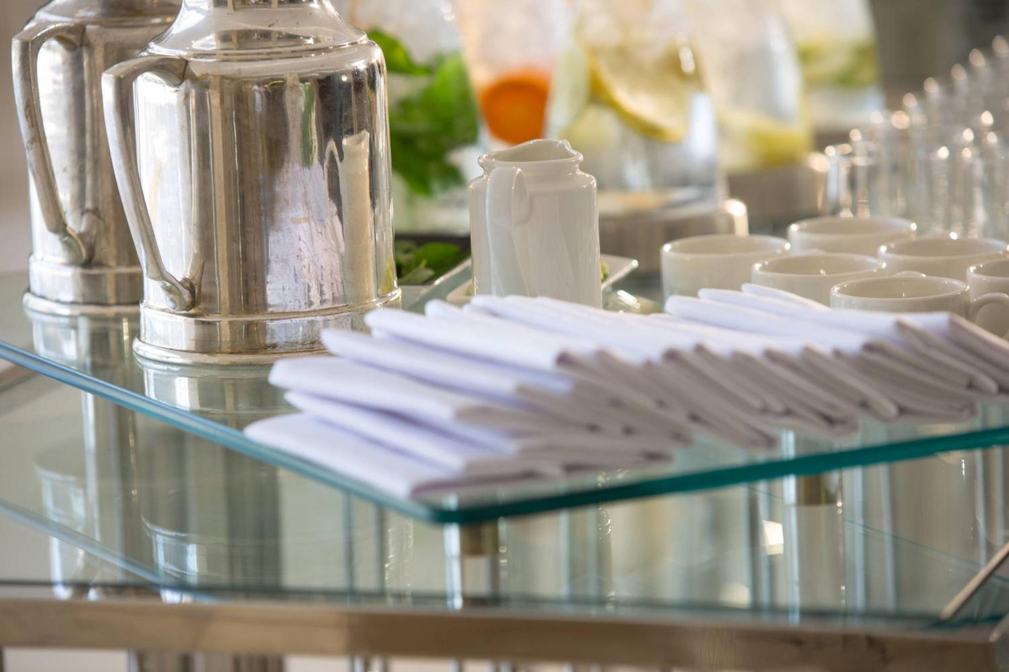 Renaissance Cairo Mirage City Hotel Eksteriør bilde Napkins at a buffet